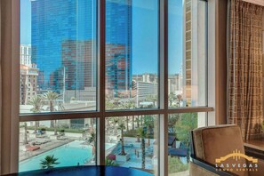 Interior - MGM Signature-03-703 Strip View Jacuzzi Studio (Las Vegas)
