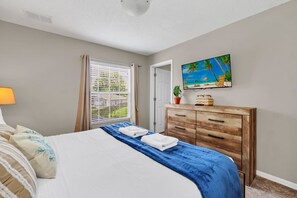 3 bedrooms, desk, iron/ironing board, WiFi - Family Townhouse near Disney with Hot Tub (Kissimmee)