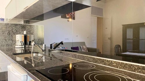 Cozy Studio in Central Porto: A/C and Kitchen