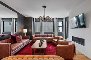 TV, peis og kontorer