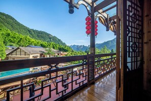 Habitación cuádruple familiar, vista a la colina | Vista desde la habitación