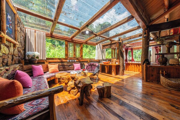 Chalet Prestigio, vista a la montaña | Edredón, decoración personalizada, wifi gratis y ropa de cama 