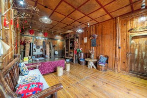 Casa rural tradicional | Cobrellits, decoració individual, wifi gratuïta i roba de llit 