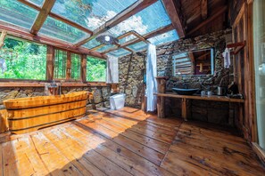 Signature Chalet, Non Smoking, Hill View | Bathroom | Free toiletries, hair dryer, slippers, towels - Glass Inn (Zhangjiajie)