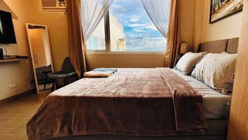 Desk, laptop workspace, iron/ironing board, free WiFi