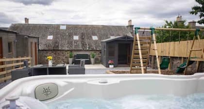 Formerly the Crannoch Hotel, this wonderful property can sleep up to 18