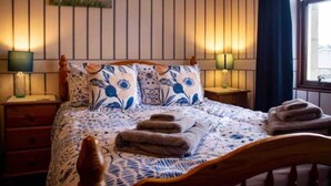 10 chambres, lit parapluie, draps fournis