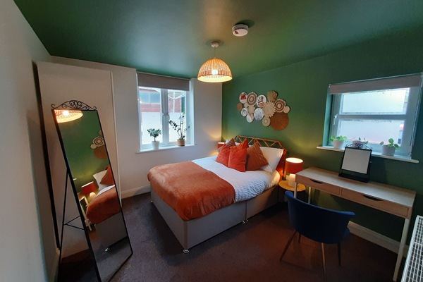 1 soverom, skrivebord, reiseseng for barn og wi-fi