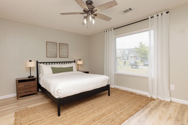 3 bedrooms, desk, iron/ironing board, travel crib