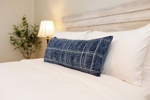 3 Schlafzimmer, Schreibtisch, Bügeleisen/Bügelbrett, Reisekinderbett