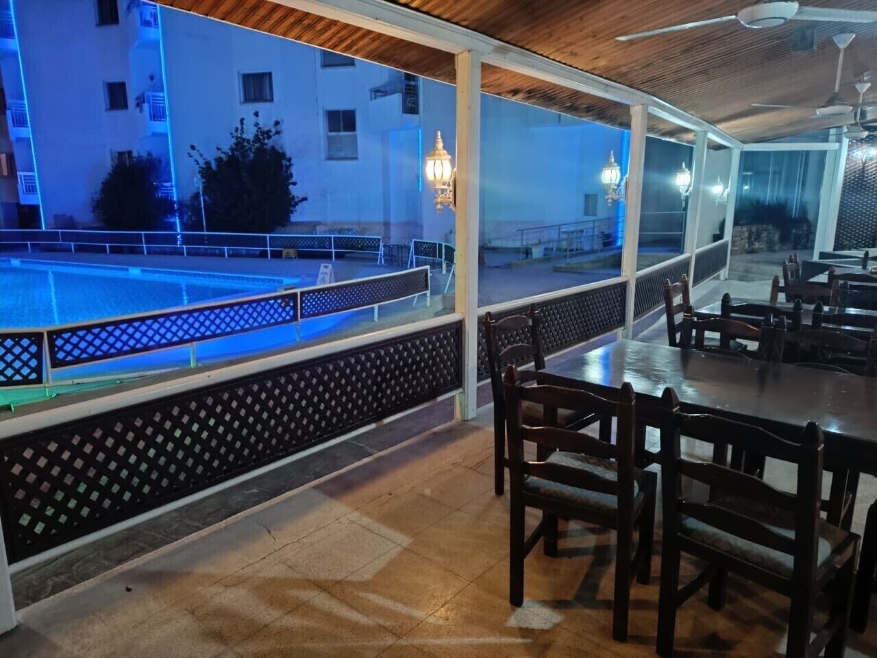 Vista frontal de la propiedad