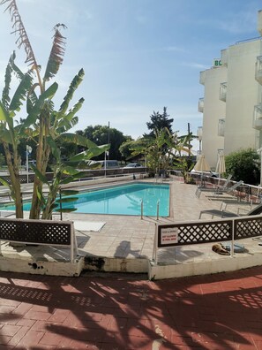 Outdoor pool - Boronia Hotel Apartments (Oroklini)