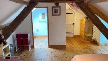 5 bedrooms, iron/ironing board, travel cot, free WiFi