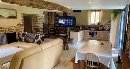Charming Traditional Gite with WiFi in Lengronne - 5 bedrooms available