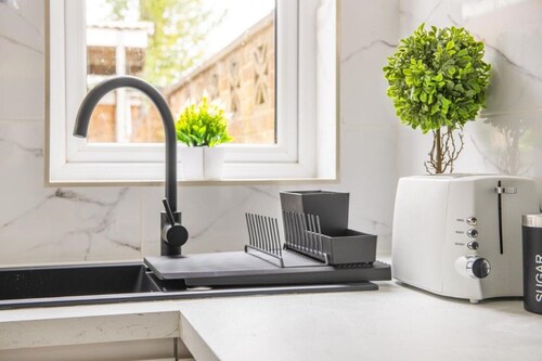 Stanion Lane Luxurious 3 Bedroom Modern House Northamptonshire.