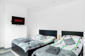 3 bedrooms, iron/ironing board, WiFi, bed sheets