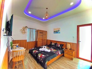 Laptop workspace, free WiFi - Sea-breeze homestay (Phan Thiet)