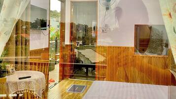 Laptop workspace, free WiFi