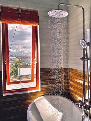 Hair dryer, slippers, towels, soap - Sea-breeze homestay (Phan Thiet)