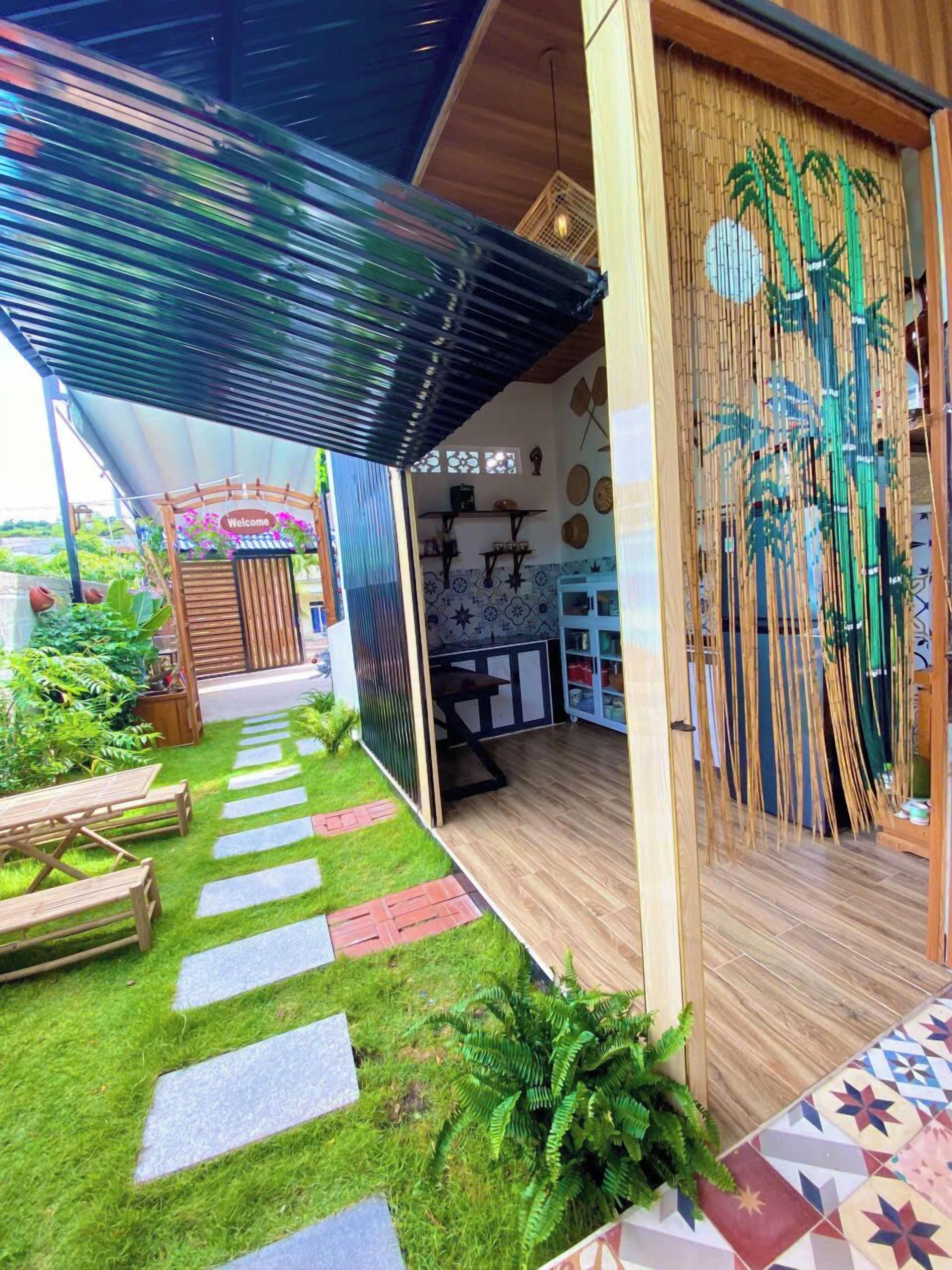 Tủ lạnh, bếp nấu, dụng cụ nấu nướng/bát dĩa/dao nĩa 