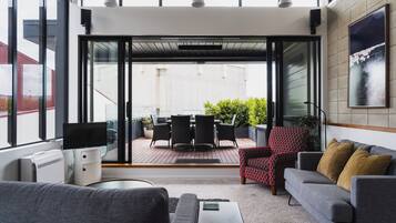 City Apartment, City View | Living area | Flat-screen TV