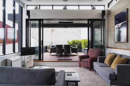 City Apartment, City View | Living area | Flat-screen TV