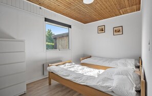 3 bedrooms, travel crib, free WiFi