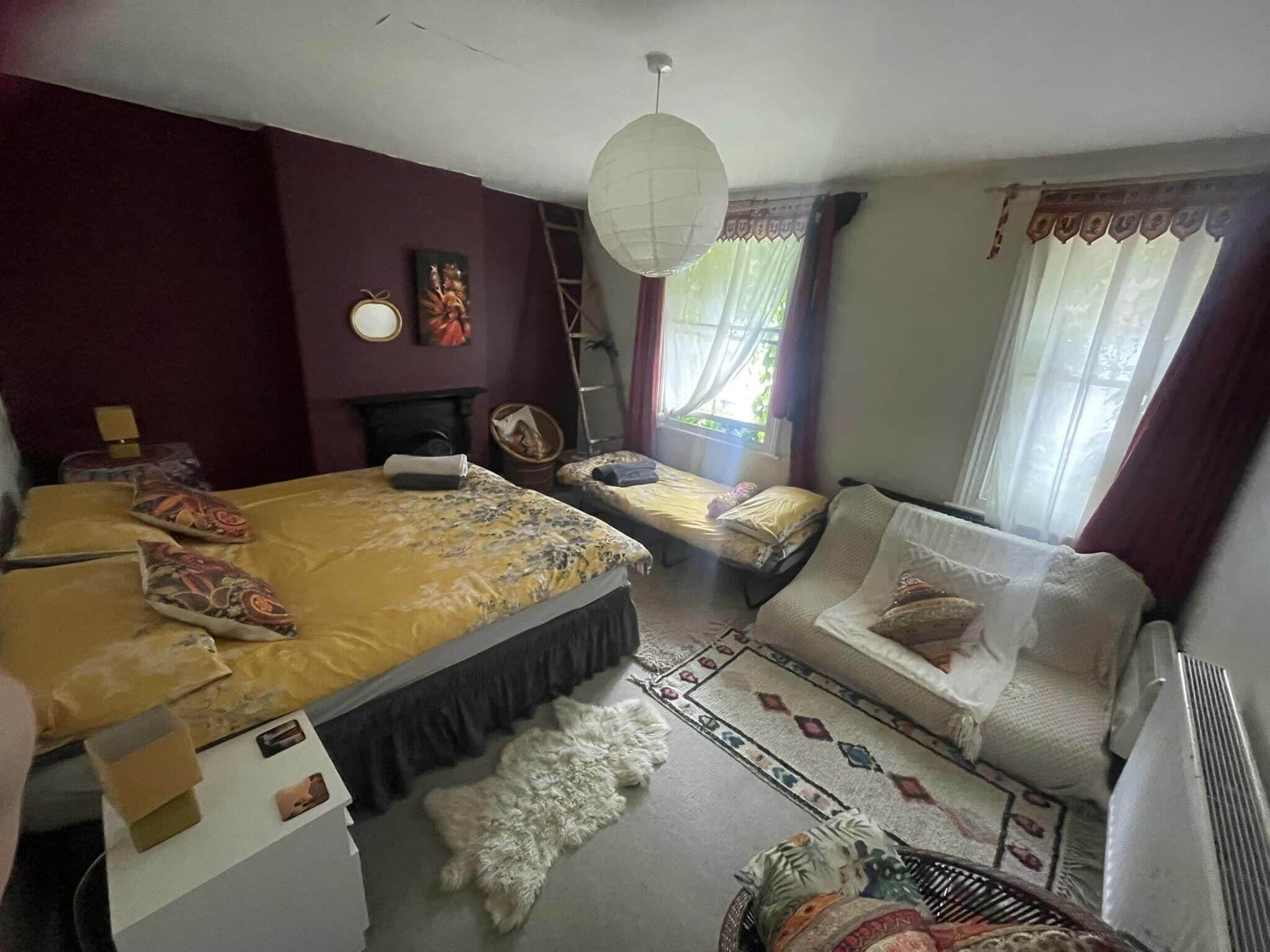 2 bedrooms, iron/ironing board, free WiFi, bed sheets