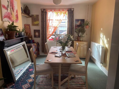 Glastonbury 2-bed House, Sleeps 6 & Pet Friendly