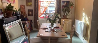 Glastonbury 2-bed House, Sleeps 6 & Pet Friendly