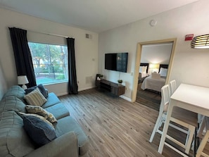 Smart TV, offices, printers - Disney Favorite FREE Shuttle (Orlando)