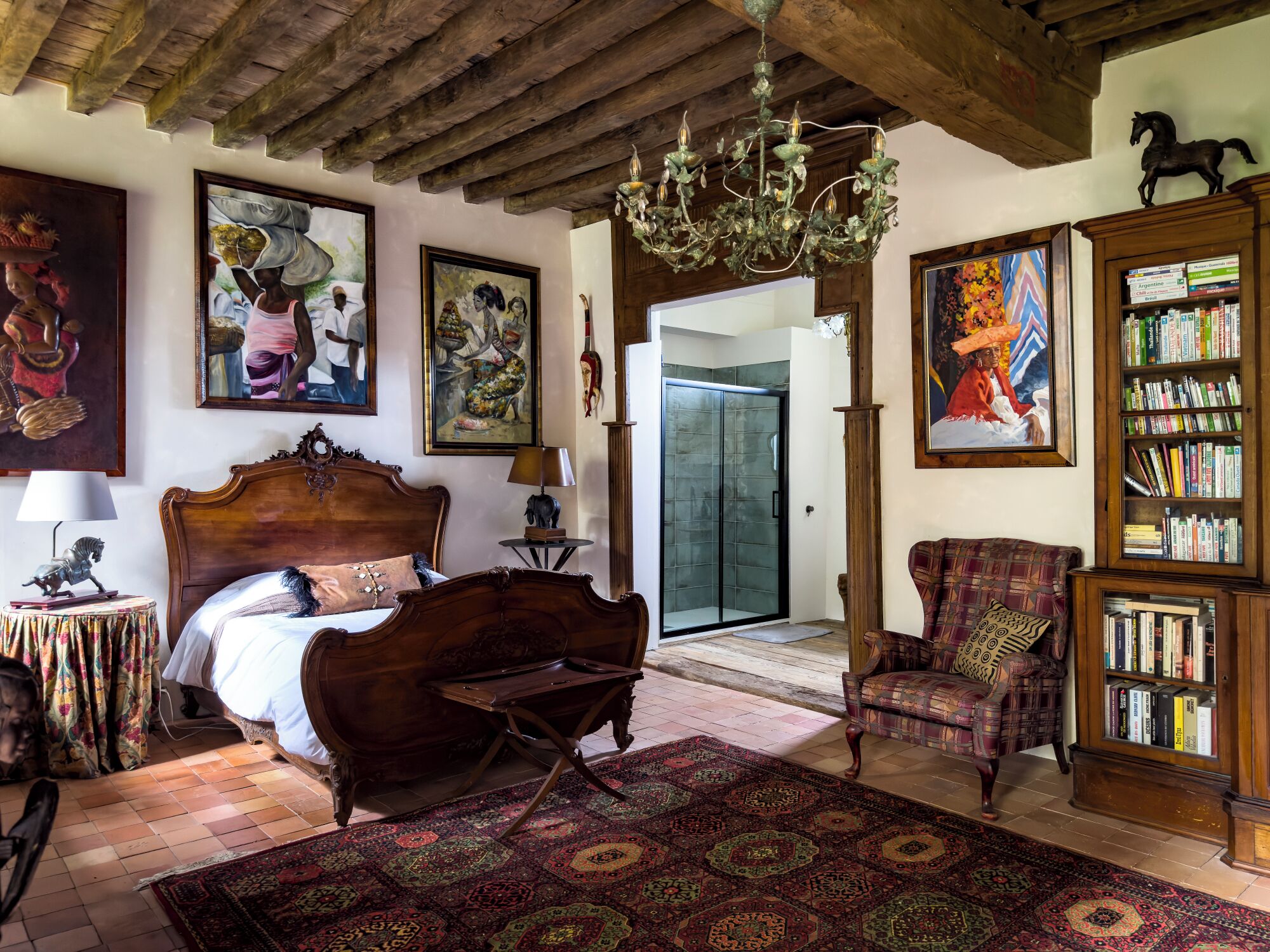6 bedrooms, iron/ironing board, WiFi, bed sheets