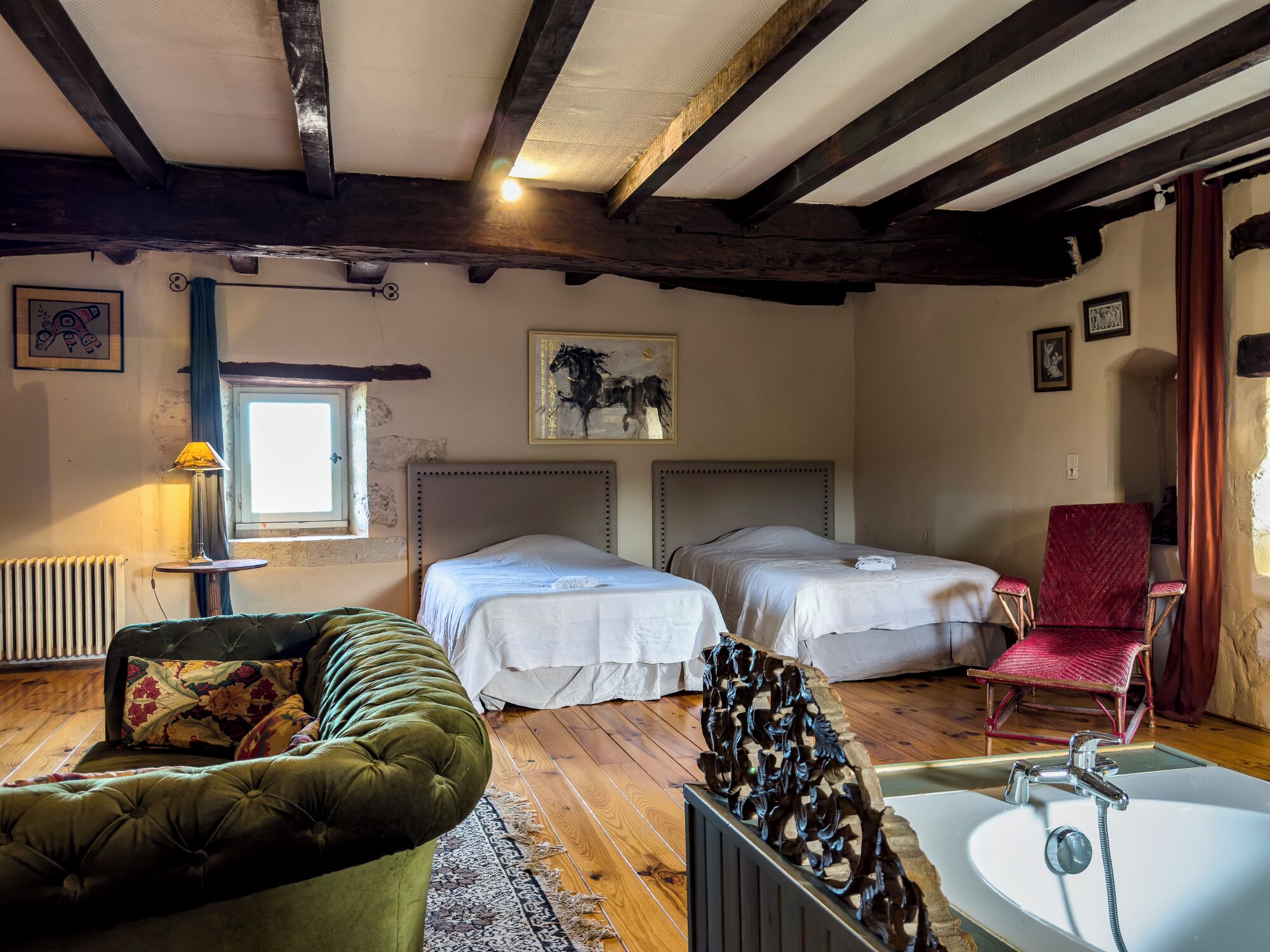 6 chambres, fer et planche à repasser, Wi-Fi, draps fournis