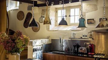 冰箱、微波炉、烤箱、炉灶