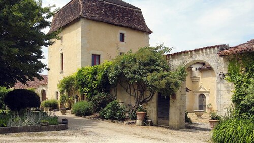 Château Le But, Vivre Avec son Temps Quand L'on a 500 Ans. Proche de Périgueux
