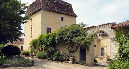 Château Le But, Vivre Avec son Temps Quand L'on a 500 Ans. Proche de Périgueux