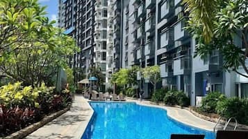 Outdoor pool, open 7:00 AM to 7:00 PM, pool loungers