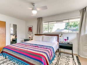 3 habitaciones, tabla de planchar con plancha, wifi y ropa de cama 