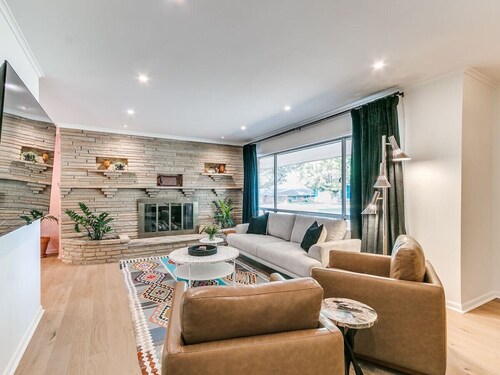 Desert Rose: 1950s southwest modern home
