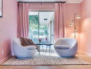 Televisión y chimenea 