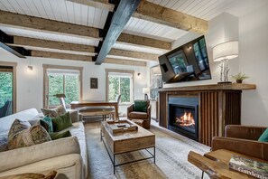 Smart-tv och eldstad