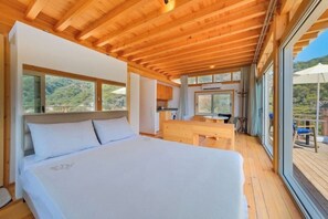 1 bedroom, bed sheets