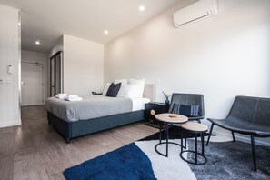 Business Apartment, City View | Free WiFi, bed sheets - City Centre Apartment on Hanover - Studio 1 (Dunedin)