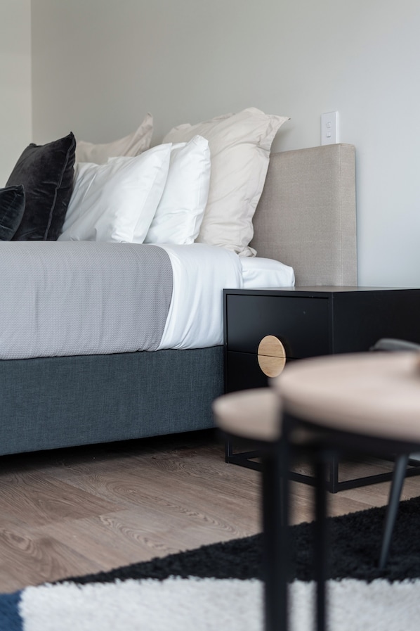 Free WiFi, bed sheets - City Centre Apartment on Hanover - Studio 1 (Dunedin)