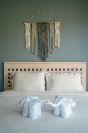 Luxury Villa, 3 Bedrooms, Private Pool | In-room safe, desk, laptop workspace, iron/ironing board - Villa GMT Canggu (Canggu)