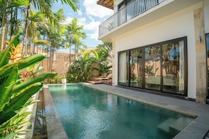 Villa Luxury, 3 camere da letto, piscina privata | Cassaforte in camera, una scrivania, postazione laptop