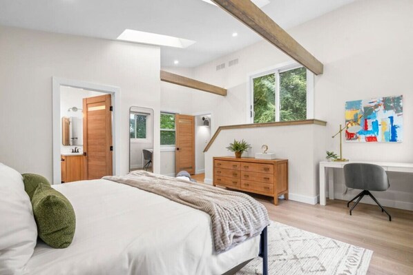 2 bedrooms, desk, iron/ironing board, free WiFi