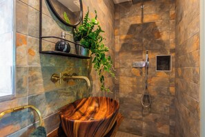 コテージ | バスルーム | シャワー、ヘアドライヤー、タオル