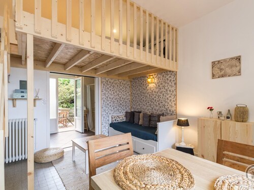 Studio indépendant au calme avec terrasse privative à Isigny-le-Buat