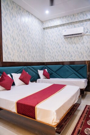 Deluxe Double Room | In-room safe, desk, laptop workspace, iron/ironing board - SR GUEST HOUSE  (Agra)